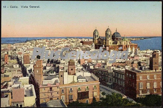 Foto antigua de Vista general de C�diz con el mar de fondo (en color)