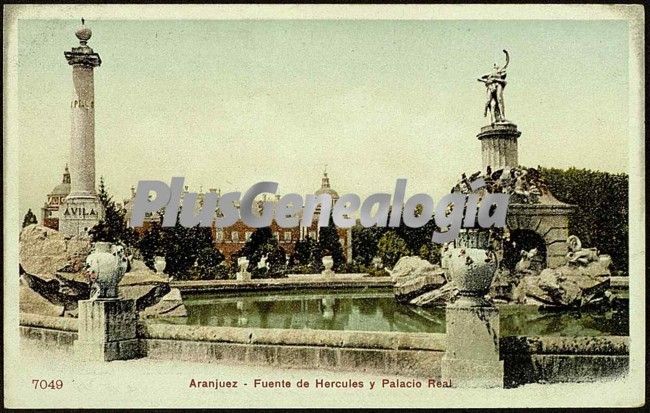 Foto antigua de Fuente de H�rcules y al fondo el Palacio Real de Aranjuez (Madrid)