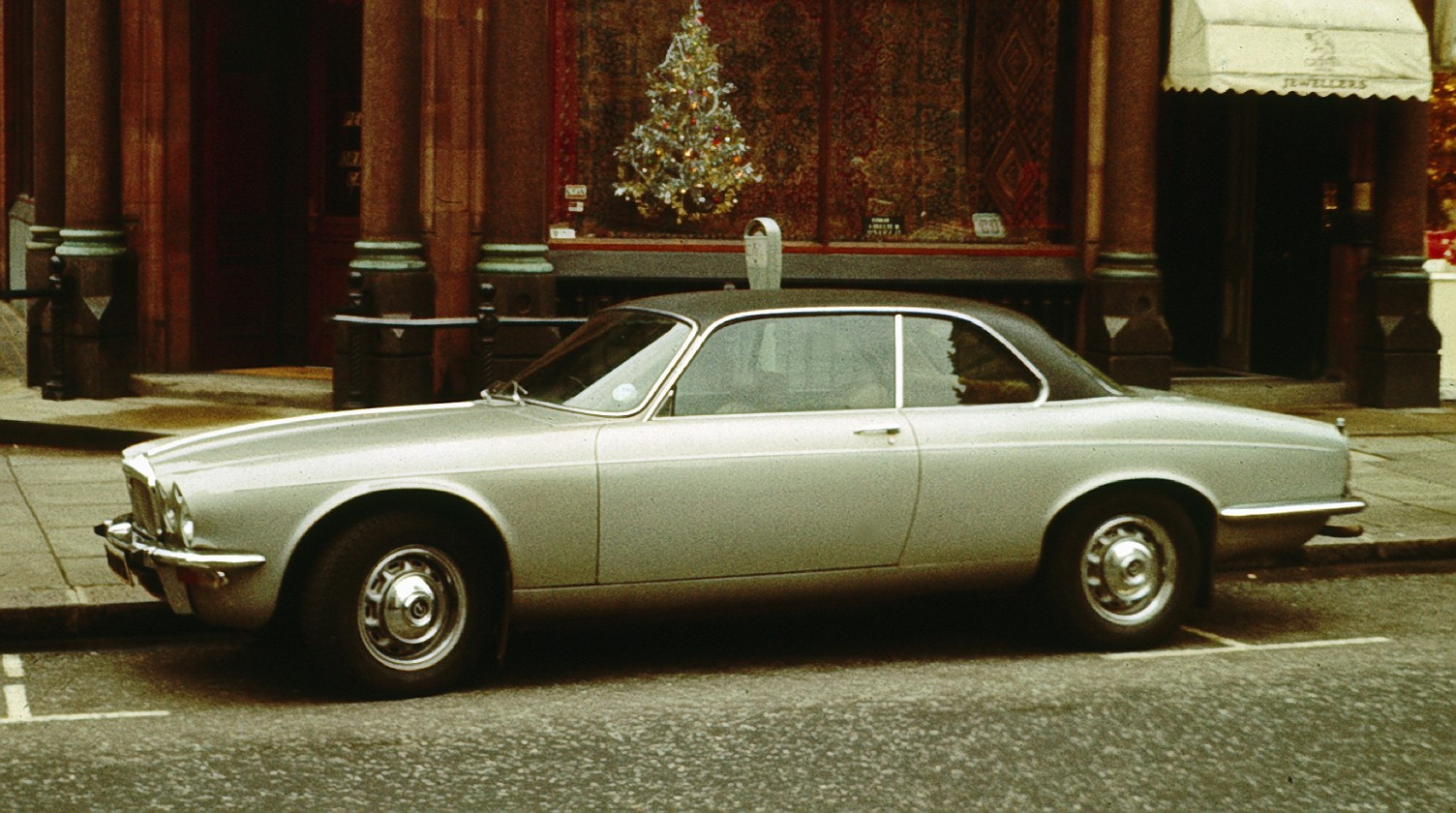 JAGUAR XJ6 (1971). Coches de época. Coches. Objetos. Plusesmas.com