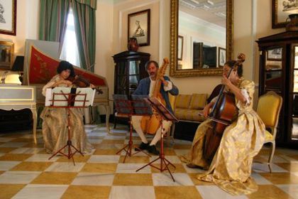 'Música para la puesta de sol: trío baryton', plaza conde de miranda. Madrid