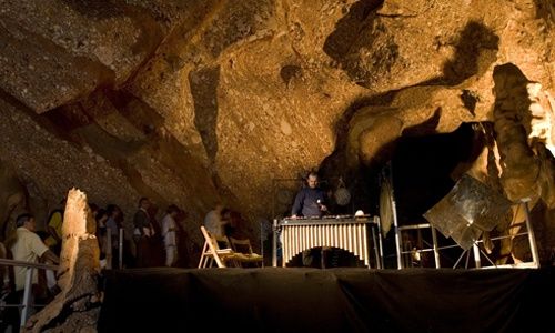 'Festival gong de nuevas sonoridades e instrumentos no convencionales', coves del salnitre, collbató (Barcelona)