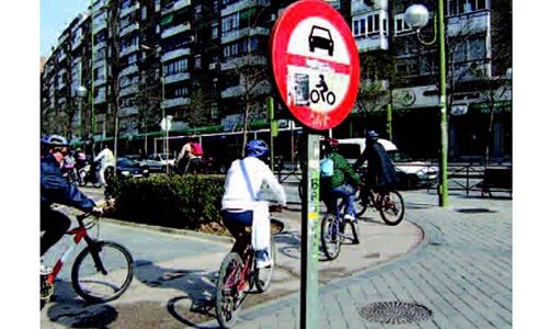 Itinerarios en bicicleta 'Descubre Madrid en bicicleta', la casa encendida, Madrid