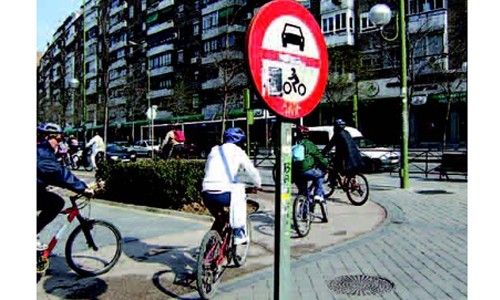 'Itinerarios en bicicleta por la historia de Madrid', la casa encendida, Madrid