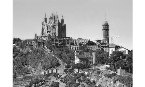 Café-tertulia de la exposición 'La ciudad de sagnier. modernista, ecléctica y monumental'. Caixaforum Barcelona