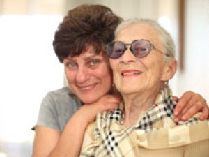 ¿Cómo deben actuar los familiares de un enfermo de Alzheimer y cómo pueden ayudarle a estimular su memoria?