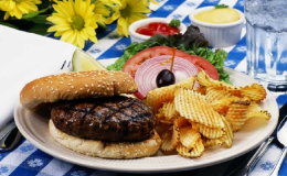 ¿Qué alimentos suben el colesterol?