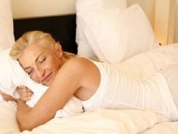 Cómo dormir mejor tras la menopausia