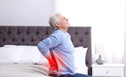 Dolor lumbar con espasmo muscular: causas y tratamientos en las personas mayores