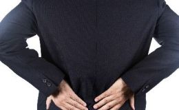 Dolor lumbar al estar sentado: ¿a qué se debe?