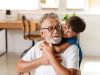 Los beneficios de cuidar a los nietos