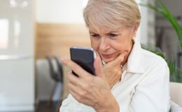 Cómo simplificar el uso del smartphone para mayores