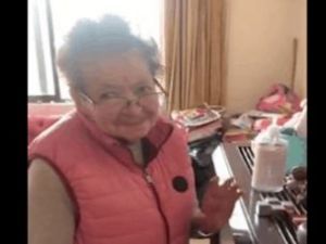 El vídeo viral de una abuelita que conoce a Alexa