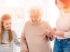 Vivir con un mayor de 65 años tiene beneficios fiscales