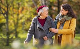 ¿Cómo paliar la soledad de nuestros mayores?