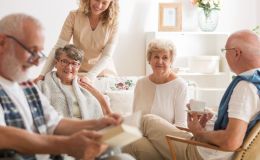¿Abuelos egoístas o mayores libres? El nuevo estilo de vida que está rompiendo moldes en las personas mayores