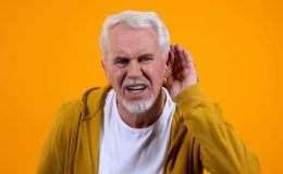 ¿No escuchas bien? Tu memoria podría estar en peligro desde los 65