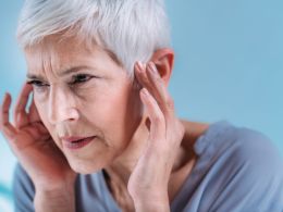 Acúfenos en personas mayores: ¿Cómo lidiar con el tinnitus?