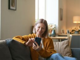 ¿Y si el amor te espera en una app? El boom de las citas online entre mayores