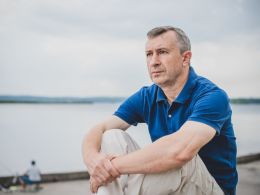 Miles de mayores se ven empujados a la jubilación forzada