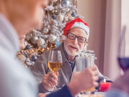 Así sufren las personas mayores con demencia en Navidad y cómo evitarlo