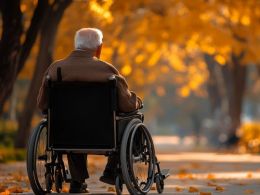 Cuando la dependencia en España llega demasiado tarde. La realidad de las esperas de las familias