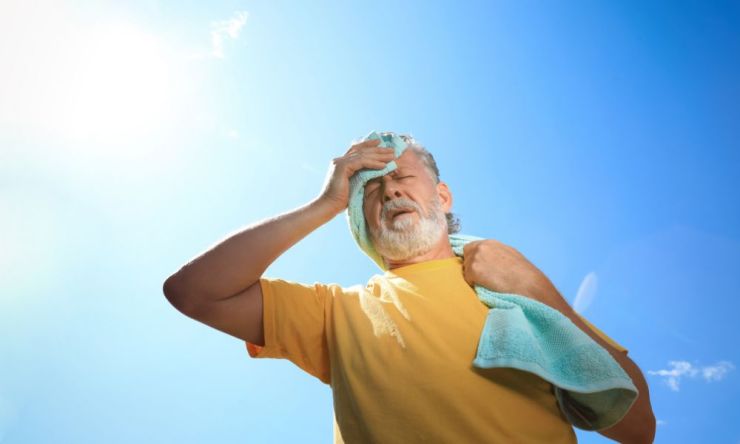 8 errores frecuentes ante una ola de calor que ponen en riesgo a los mayores