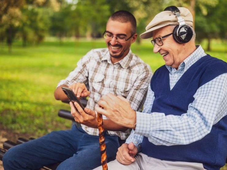 Gerontotecnología ¿Cómo es el nuevo futuro digital pensado para mayores?