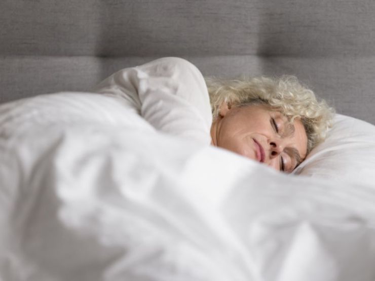 Lo que haces mientras duermes podría evitar un infarto tras los 50