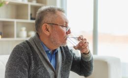 Lo que le ocurre a tu cerebro cuando bebes poca agua