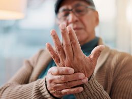 ¿Por qué el párkinson golpea más a los hombres? El cerebro acaba de revelar una diferencia que llevaba años oculta