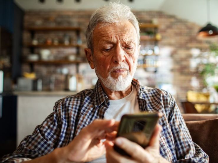 Estafas por WhatsApp a personas mayores. El “mensaje de tu hijo” que te puede vaciar la cuenta