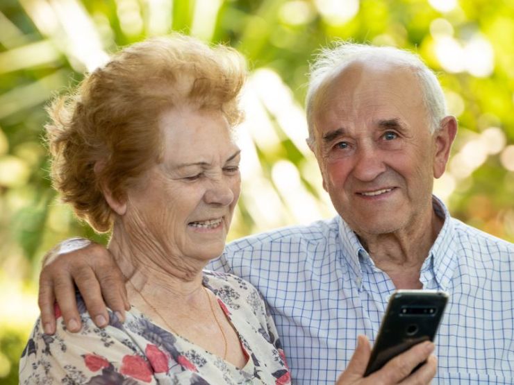 Tecnología para mayores, el error de seguir pensando que no son digitales