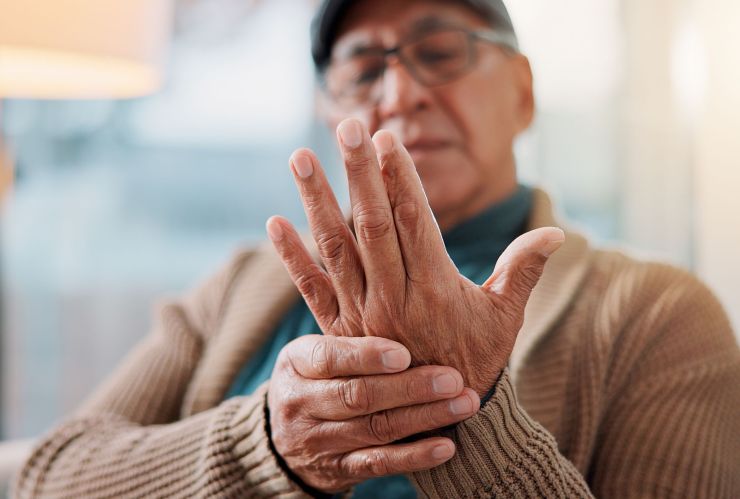 ¿Por qué el párkinson golpea más a los hombres? El cerebro acaba de revelar una diferencia que llevaba años oculta