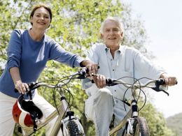 Pareja en bicicleta