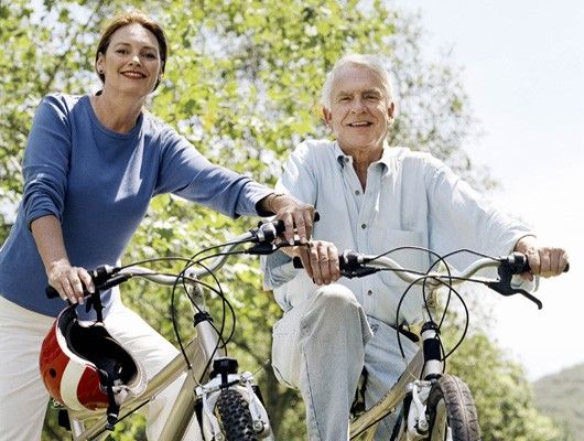 Pareja en bicicleta