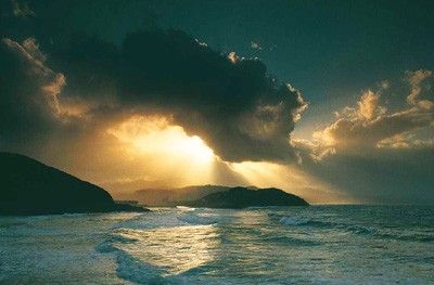 Rayos de sol en el mar