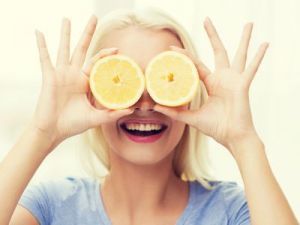 Cómo eliminar manchas de la cara con limón