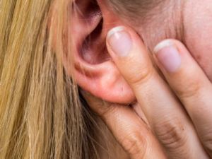 El truco de la abuela para el dolor de oídos