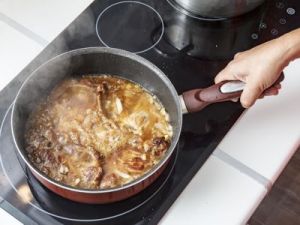 El truco de la abuela para quitar el exceso de sal en la comida