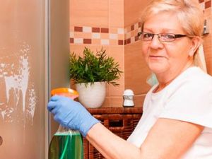 2 trucos de la abuela para limpiar la mampara de la ducha