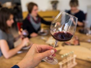 El truco de la abuela para quitar manchas de vino tinto