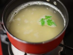 El truco de la abuela para espesar sopas y purés