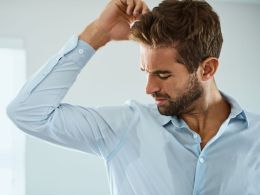 Trucos de la abuela para quitar las manchas de desodorante de la ropa