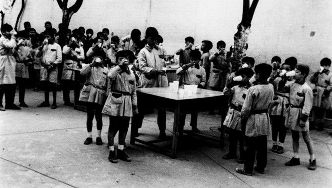 La hora de la leche en el colegio