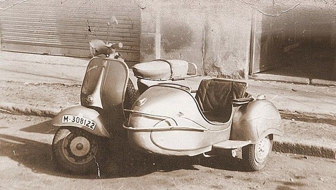 Vespa con sidecar. Práctica y confortable