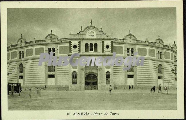 Plaza de toros de almería (blanco y negro)