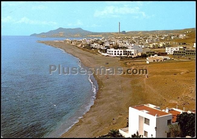 Playa y vista parcial de carboneras (almería)