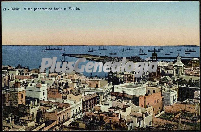Vista panorámica hacia el puerto de la ciudad de cádiz
