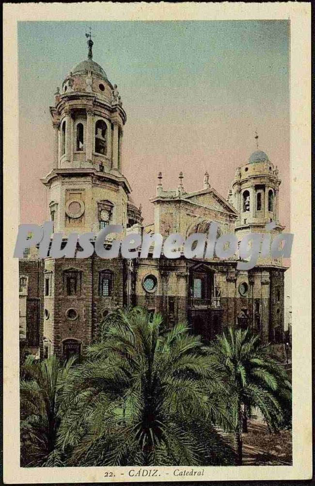 Vista vertical de la catedral de cádiz