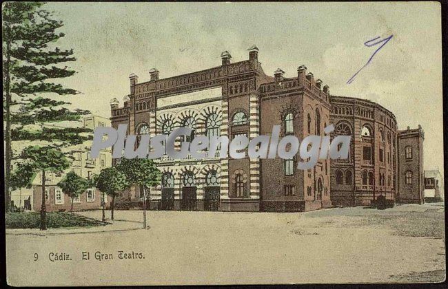 Vista desde la izquierda del gran teatro de cádiz